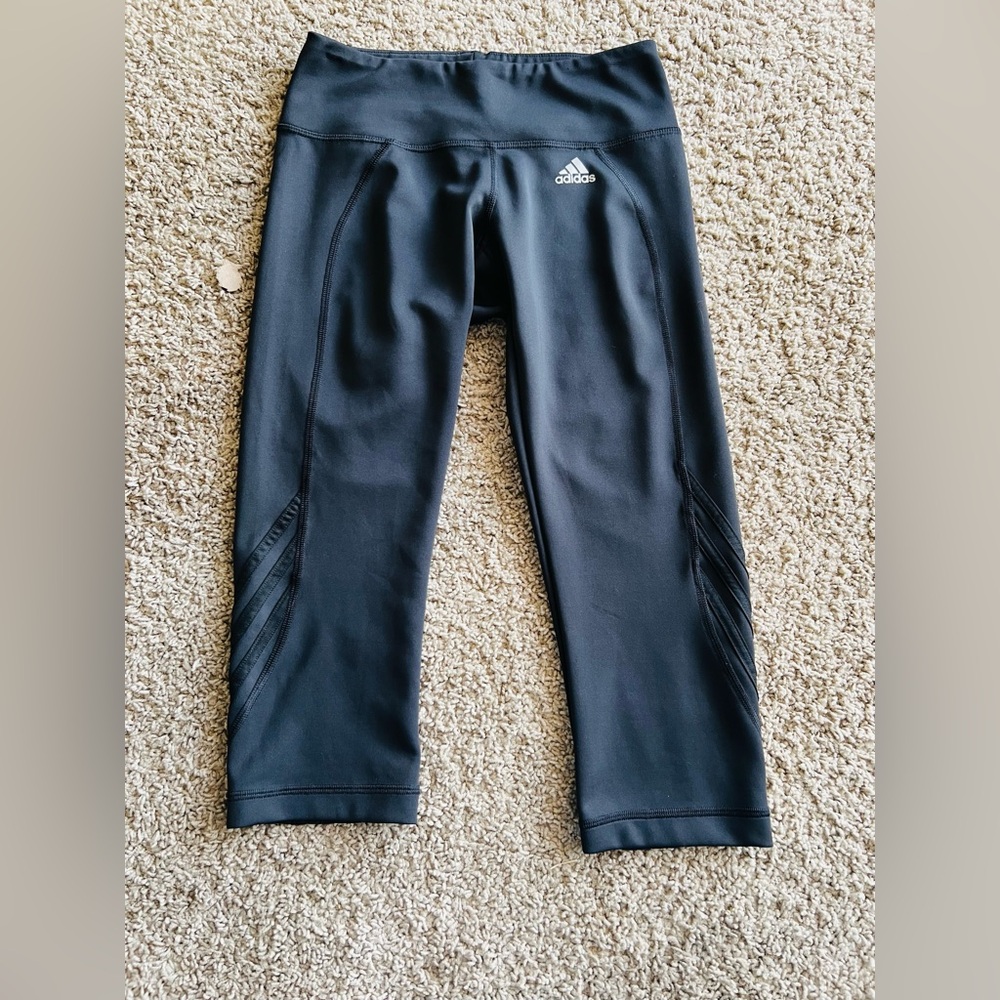 Adidas Black Cropped Capri Leggings Workout Tights - Size M - GUC